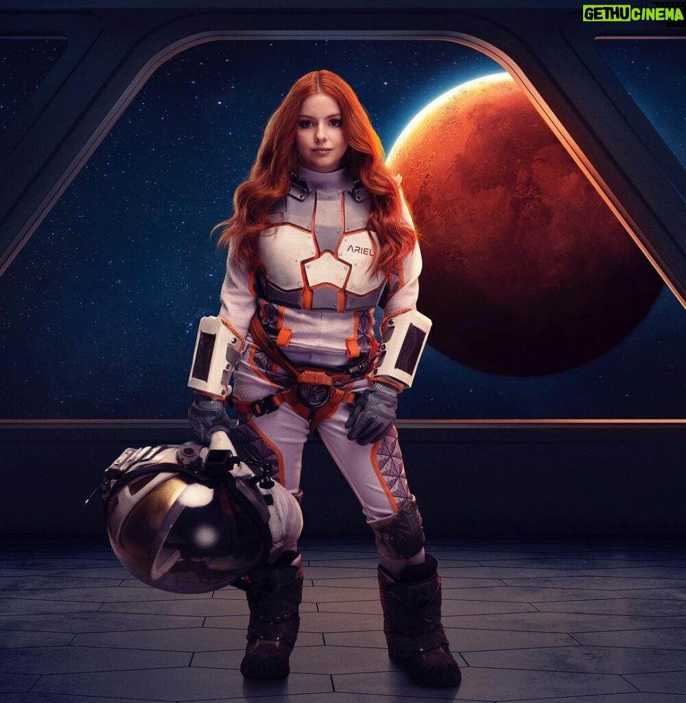 Ariel Winter Instagram - 👩🏻‍🚀🚀 Get ready to take flight! Mission begins this Monday June 5th @ 8/7c on FOX and then on @hulu the following day 👩🏻‍🚀🚀 #StarsOnMars @foxtv @realityclubfox