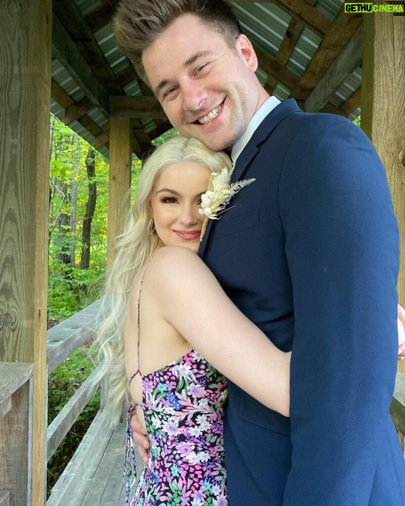 Ariel Winter Instagram - Happy birthday my love! 27 looks good on you😍 You are such a wonderful man and I am beyond grateful we get to do life together. So excited for this new chapter with you poots🥹❤️Thank you for being the extra special man + dog dad you are. We love you more than you know! 🎶lucky to be in love with my best friend🎶💞 @labenward