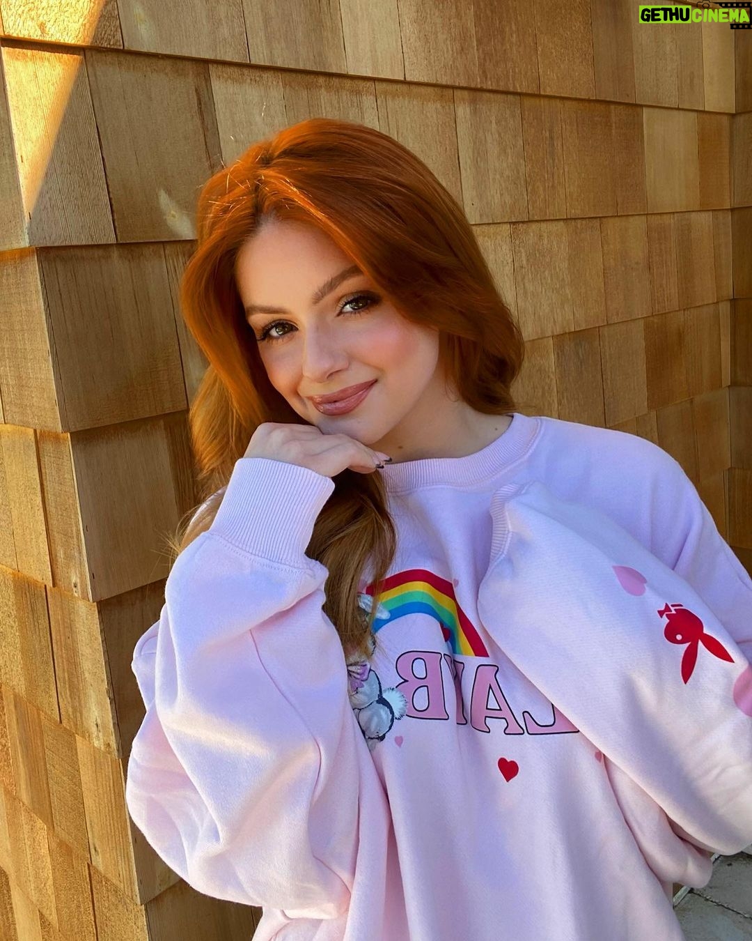 Ariel Winter Instagram - gallery of 🐰💘 Los Angeles, California