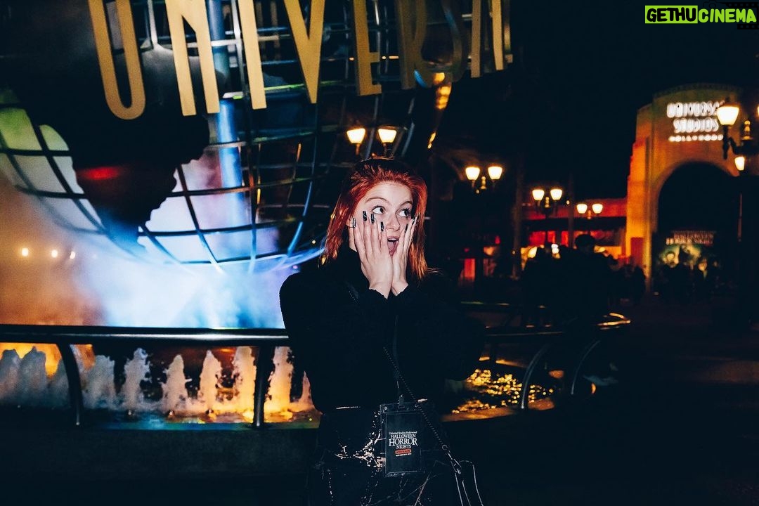 Ariel Winter Instagram - thanks for the scares @horrornights☠️👻🎃 #halloweenhorrornights