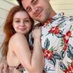 Ariel Winter Instagram - 🥕🔝 Does anyone else love games (especially board games) as much as we do? 😅 #skincare #beach #games #redhead #swimwear