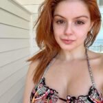 Ariel Winter Instagram - 🥕🔝 Does anyone else love games (especially board games) as much as we do? 😅 #skincare #beach #games #redhead #swimwear