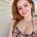 Ariel Winter Instagram - 🥕🔝 Does anyone else love games (especially board games) as much as we do? 😅 #skincare #beach #games #redhead #swimwear