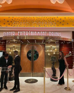 Ariel Winter Instagram - Hey there @delilahlv what’s it like in Wynn Las Vegas? 😉 Obviously INCREDIBLE 😍 🎉🎉🎉@hwoodgroup ❤️‍🔥 #delilah #lasvegas #wynn #grandopening #justinbieber @wynnlasvegas