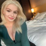 Ariel Winter Instagram - peep my mouth guard & anti depressants in these selfies I took before going to dinner and coming back to catch pokés @pokemongoapp, watch true crime shows and play @settlersofcatan alone with bots lollllll❤️‍🔥🎉 #vibes