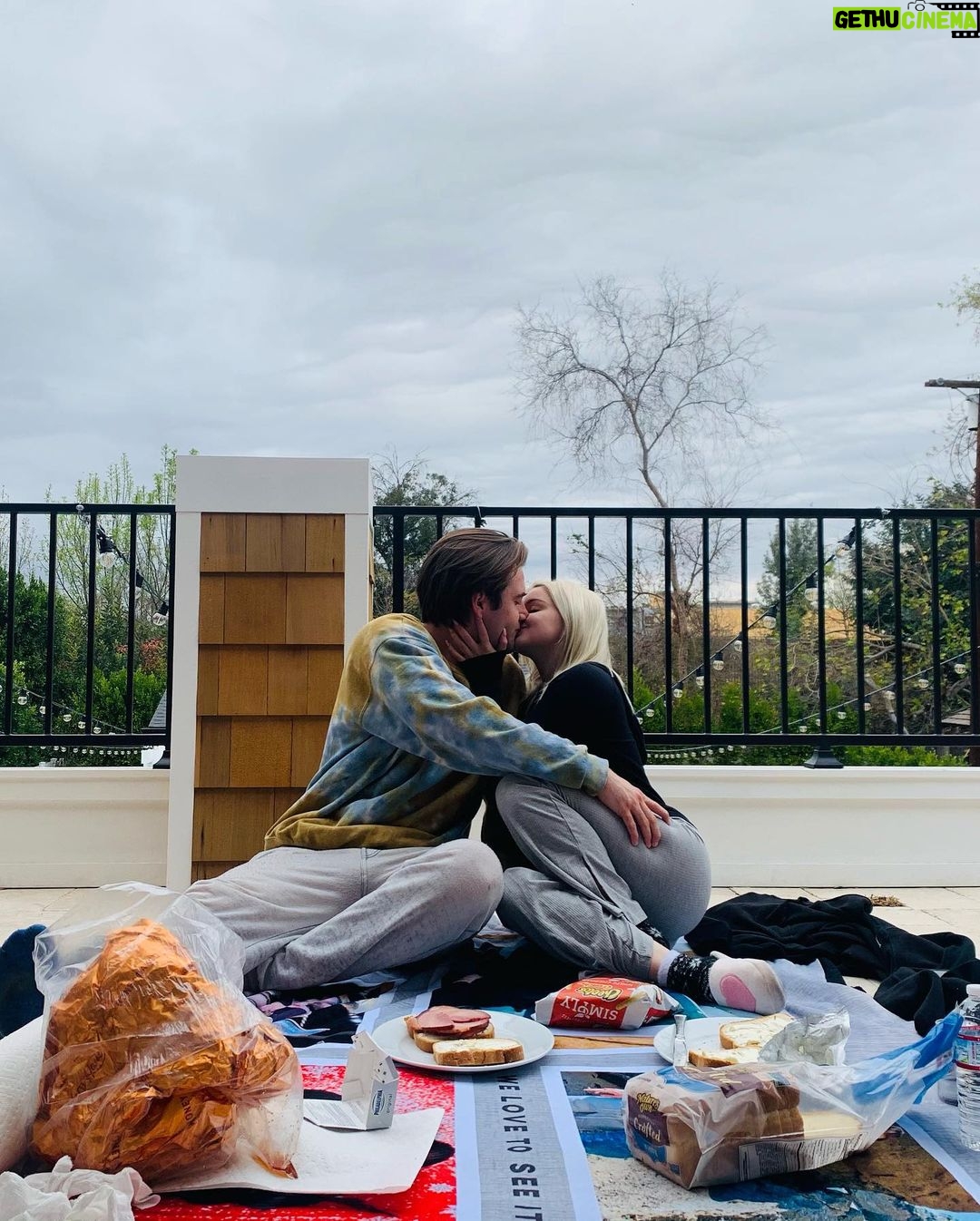 Ariel Winter - 516.5K Likes - 💞23 and feeling loved & grateful💞