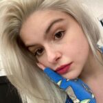Ariel Winter Instagram - what we dreamed 2021 would be vs. the shitshow 2021 turned out to be 👀 and somehow my freckles are really out here even though I literally haven’t been in the sun for what feels like forever sooooooo 🤷🏼‍♀️💃🏼 #2021