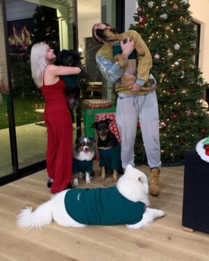Ariel Winter Instagram - Christmas 2020 🥰 #grateful