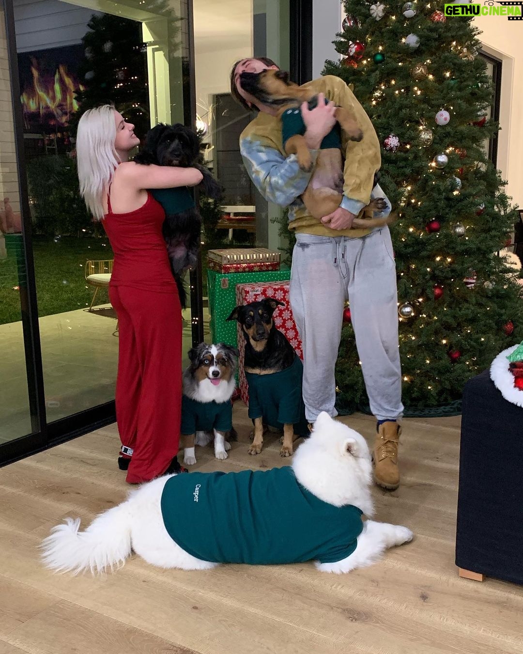 Ariel Winter - 371.4K Likes - Christmas 2020 🥰 #grateful