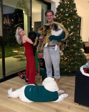 Ariel Winter Instagram - Christmas 2020 🥰 #grateful