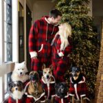Ariel Winter Instagram - ❤️❄️Merry Christmas❄️❤️ 🐶 #merrychristmas #2022 #dogsofinstagram #dogs #dogstagram #family