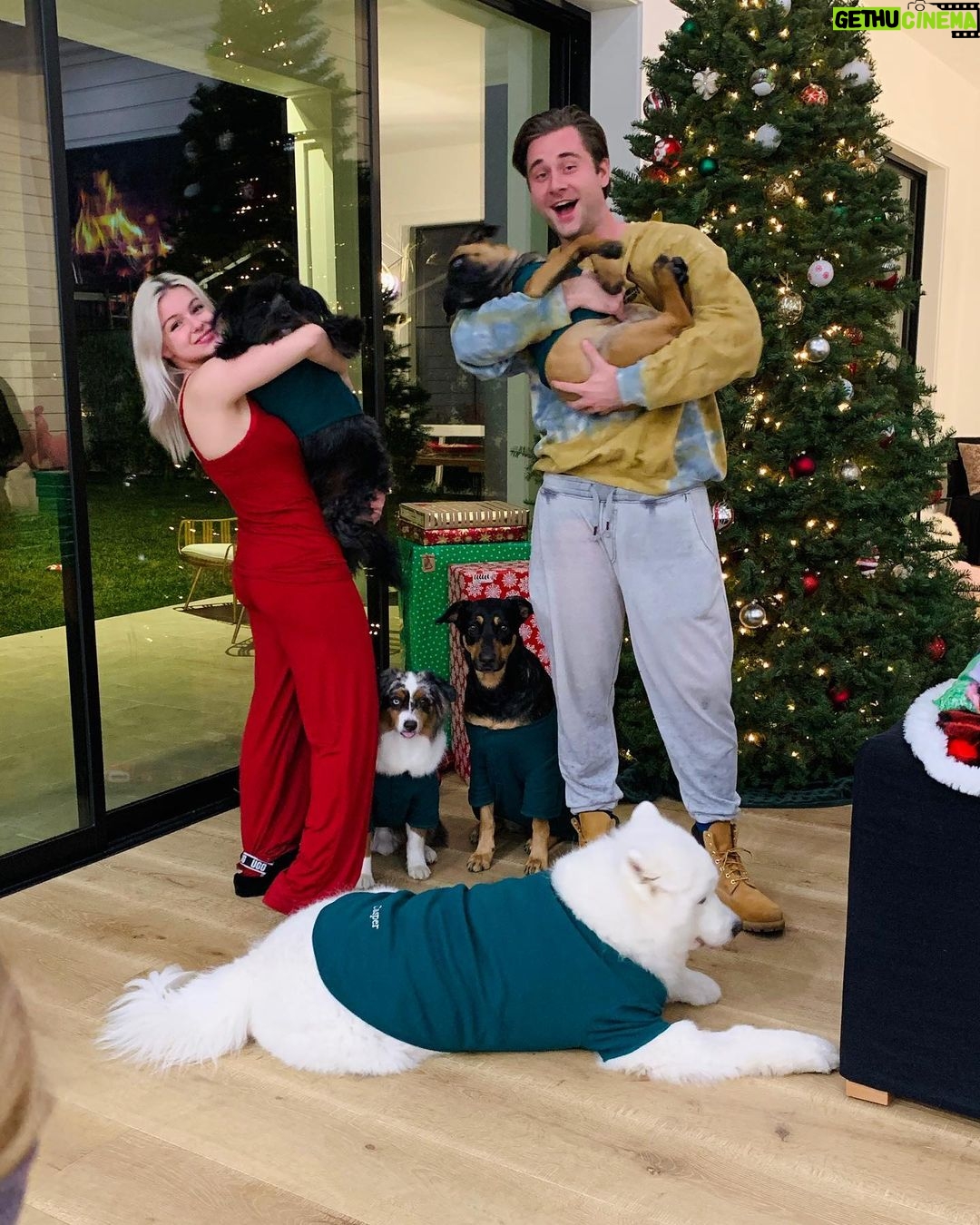 Ariel Winter Instagram - Christmas 2020 🥰 #grateful