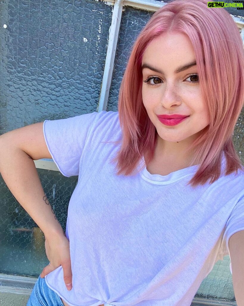 Ariel Winter Instagram - Pinkie Pie spotted in the wild on Labor Day: a slideshow 🎀 Los Angeles, California