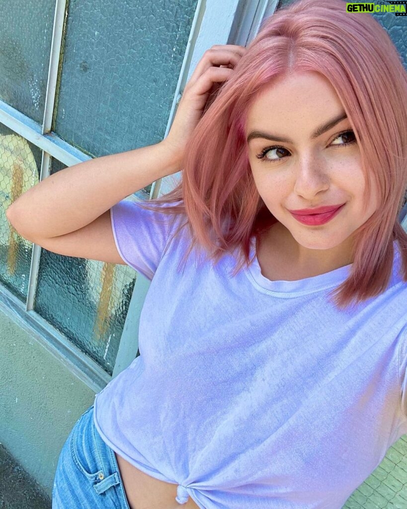 Ariel Winter Instagram - Pinkie Pie spotted in the wild on Labor Day: a slideshow 🎀 Los Angeles, California