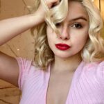 Ariel Winter Instagram - #ad Blondes have more fun😉 + also require more maintenance. The @johnfriedaus Violet Crush Shampoo + Conditioner is my at-home go-to to keep this summertime blonde fresh and bright since I can't get into the salon as much🥺! Check it out at @target 😍#ForHairThatDemandsAttention #BringOnTheBlonde Los Angeles, California