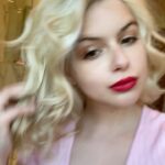 Ariel Winter Instagram - #ad Blondes have more fun😉 + also require more maintenance. The @johnfriedaus Violet Crush Shampoo + Conditioner is my at-home go-to to keep this summertime blonde fresh and bright since I can't get into the salon as much🥺! Check it out at @target 😍#ForHairThatDemandsAttention #BringOnTheBlonde Los Angeles, California
