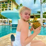 Ariel Winter Instagram - Forever trying to be an island girl🍍🌺