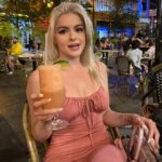 Ariel Winter Instagram - 🥂 to 5 million people finding me (or probably my dogs) interesting enough to follow🥂 #tbt