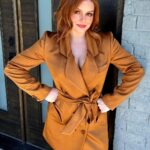 Ariel Winter Instagram - swipe for a surprise 🍊🤎🍯 #ootd #fashion #dogsofinstagram