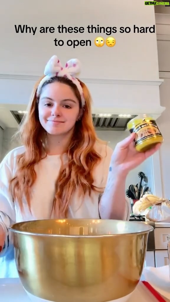 Ariel Winter Instagram - Sick but still on my 👩🏼🍳 vibes ✨This is my first time making this soup!!! I usually make Avgolemono but I was really missing the chicken noodle soup w matzo balls that I used to get from a deli that’s no longer nearby, so I decided to make my own and it was 🤤 Anyone else try to make something new recently? 😊 #cooking #recipe #recipes #dinner #homemade #explore