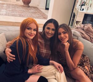 Ariel Winter Instagram - I can see how this looks but Ty is alive and well I PROMISE😂❤️ He’ll definitely be there for the next one 😉🎉 #modernfamily