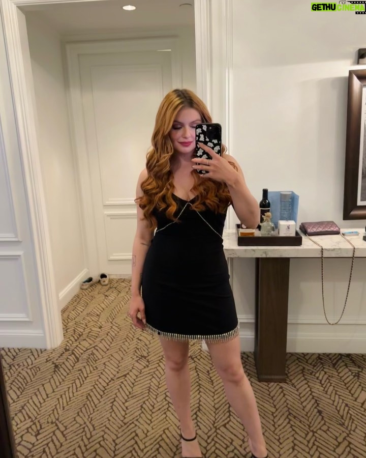 Ariel Winter Instagram - It’s givinggggggggggg… wedding guest✨ New York, New York
