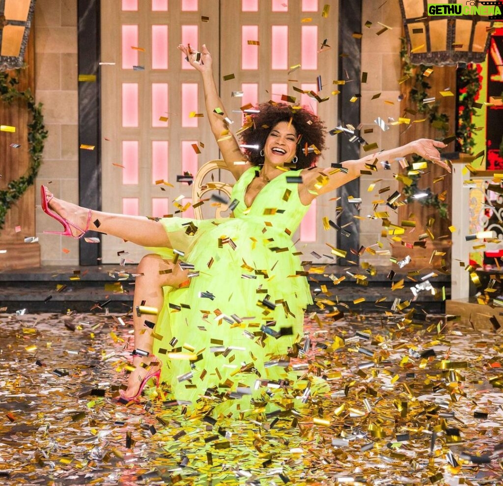 Arisa Cox Instagram - That’s a wrap on #BBCAN11 💛💛💛 The Finale was lit, my jaw was on the floor and a new winner was crowned! Expect the unexpected… in life and in Big Brother! Thank you to everyone who came on this journey with us! Going to wait a beat to post allllll the pics for anyone catching up ✨ @bigbrotherca @globaltv