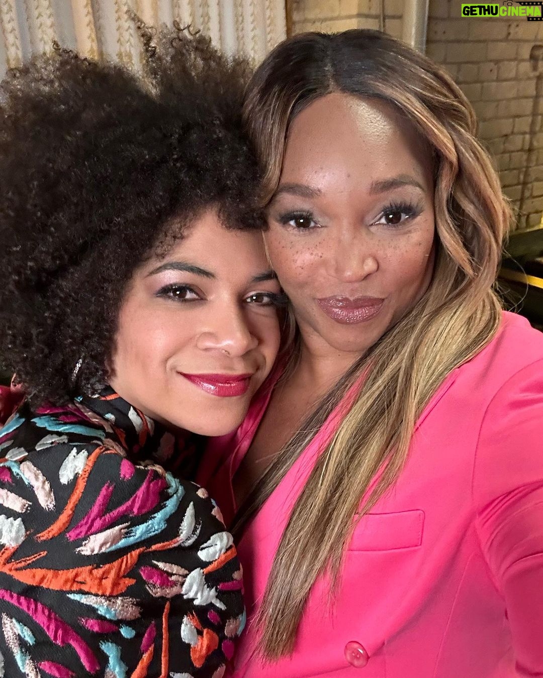 Arisa Cox Instagram - Oh just casually taping something special with my girl and incredibly deserving Canadian Screen Award CHANGEMAKER OF THE YEAR TRACY MOORE! You are everything and Iβm so thankful to call you my friend of 20 years π Catch all the glitter and talent at the CSA Awards April 16th ππ½ππ½ππ½ @thetracymoore @thecdnacademy #CSA #CanadianScreenAwards @lisawilliamsstyle