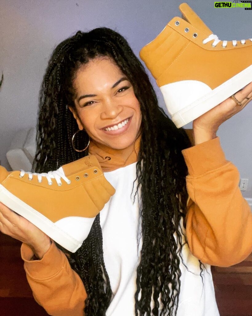 Arisa Cox Instagram - *I’M LOOKING FORWARD TO THESE…. this is a pic from like Feb 😭😂* I’m so READY for the summer and getting braids back… and ready to stunt in my favourite custom @tresolz kicks… I have size 11/12 feet (!!!) and if you’re in the same boat and also love glam, THIS is the brand for you… a Canadian Black woman-owned company that will make you feel like a million bucks on a stage or chilling in a park - without the million-buck price tag! And with braided tresses by Tianna from @joujouhair (another Canadian Black woman-owned company)… I mean… that’s a hot girl summer right there 💜 @tresolz @lisawilliamsstyle #braidsbytianna