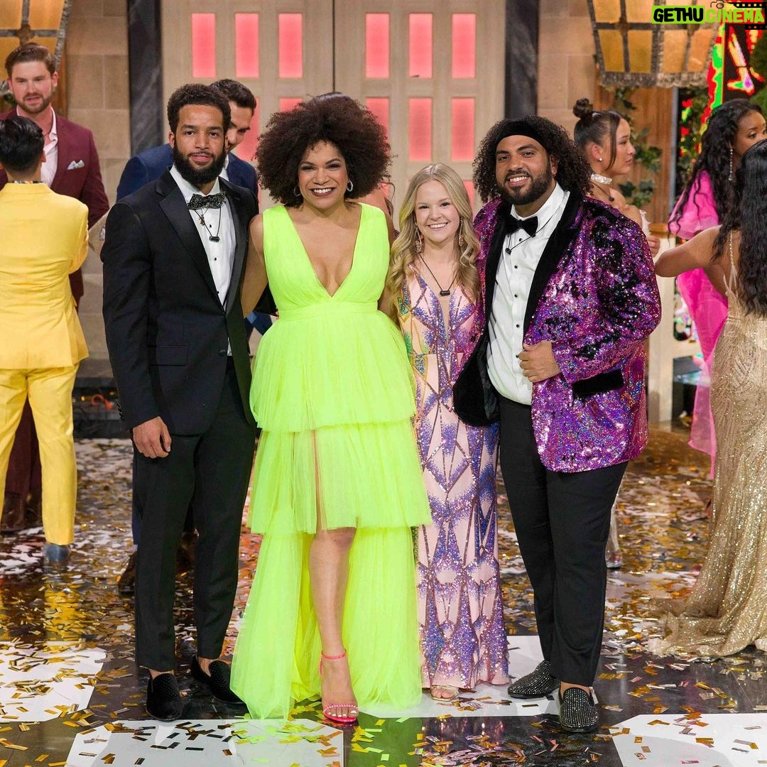 Arisa Cox Instagram - Daniel!!!!!! #BBCAN11 What an unlikely journey, what a unique player, beloved by all in one of the wildest and most cutthroat seasons we’ve ever seen! A true gamer and DR King, he positioned himself between massive threats and bigger targets, deftly laughing through the game by staying flexible, clever, and most importantly, lovable. The last surviving member of The Crown, protected almost the entire time, he played hard until he could no longer. Final 3 baby!!!! @danfizpat @bigbrotherca @lisawilliamsstyle @joanna_bell_photographic_art @go_unitphoto @unitphotog