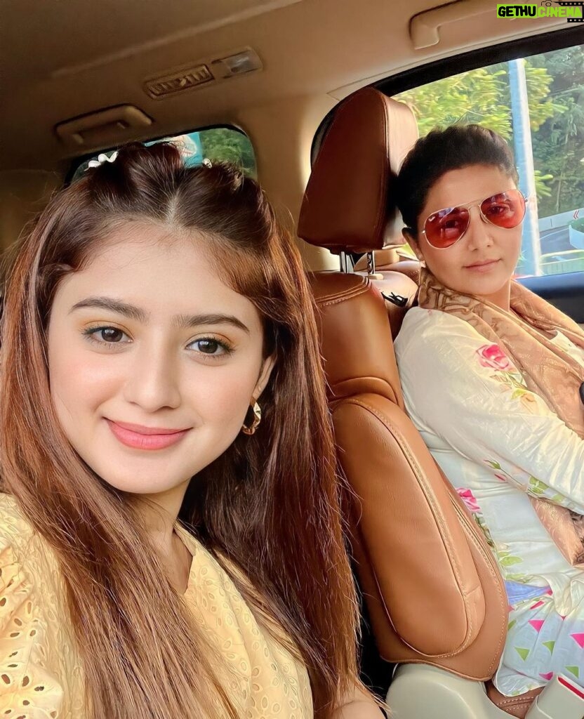 Arishfa Khan Instagram - To my radiant and beautiful mamma, A very “HAPPY BIRTHDAY”❤️🎂 You deserve all the world’s happiness, peace and success. You’re a blessing to me, and I admire you and love you more than words can say. Thank you for everything you have done for me. You’re my everything and I will make you proud always Ammu🫀🌎 #happybirthdaymom Happy new year everyone ✨ #2024