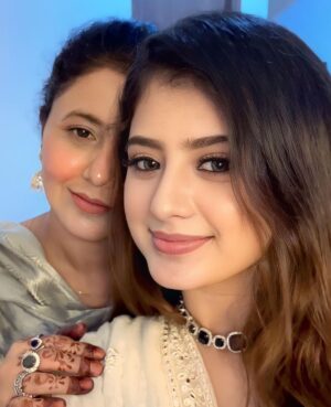 Arishfa Khan Instagram - To my radiant and beautiful mamma, A very “HAPPY BIRTHDAY”❤️🎂
You deserve all the world’s happiness, peace and success. You’re a blessing to me, and I admire you and love you more than words can say. Thank you for everything you have done for me. You’re my everything and I will make you proud always Ammu🫀🌎 #happybirthdaymom

Happy new year everyone ✨ #2024