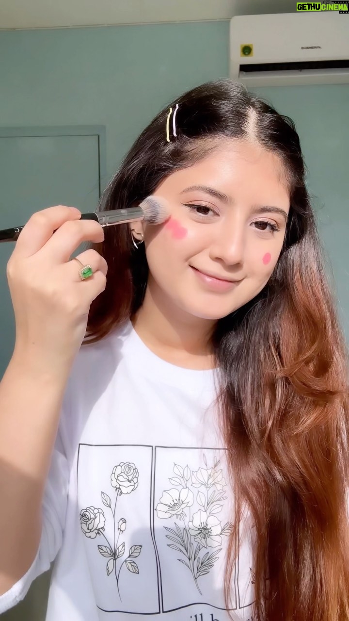 Arishfa Khan Instagram - Mere new makeup ke sath kaisa laga aap sabko ye look💗😍 #makeup #arishfamakeup #tryingoutnewmakeup
