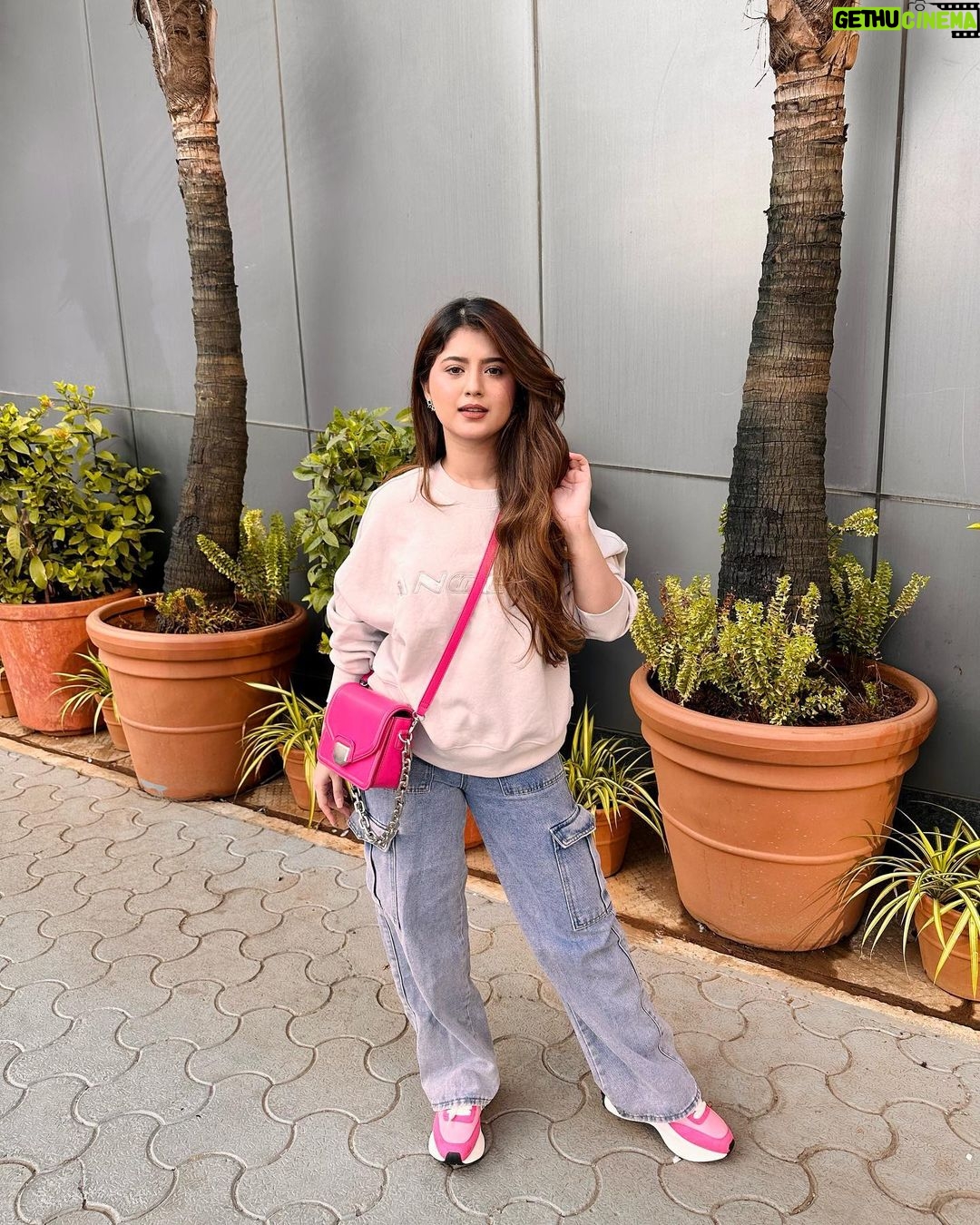 Arishfa Khan Instagram - The best of me is yet to come🎀🫧🌸🎧