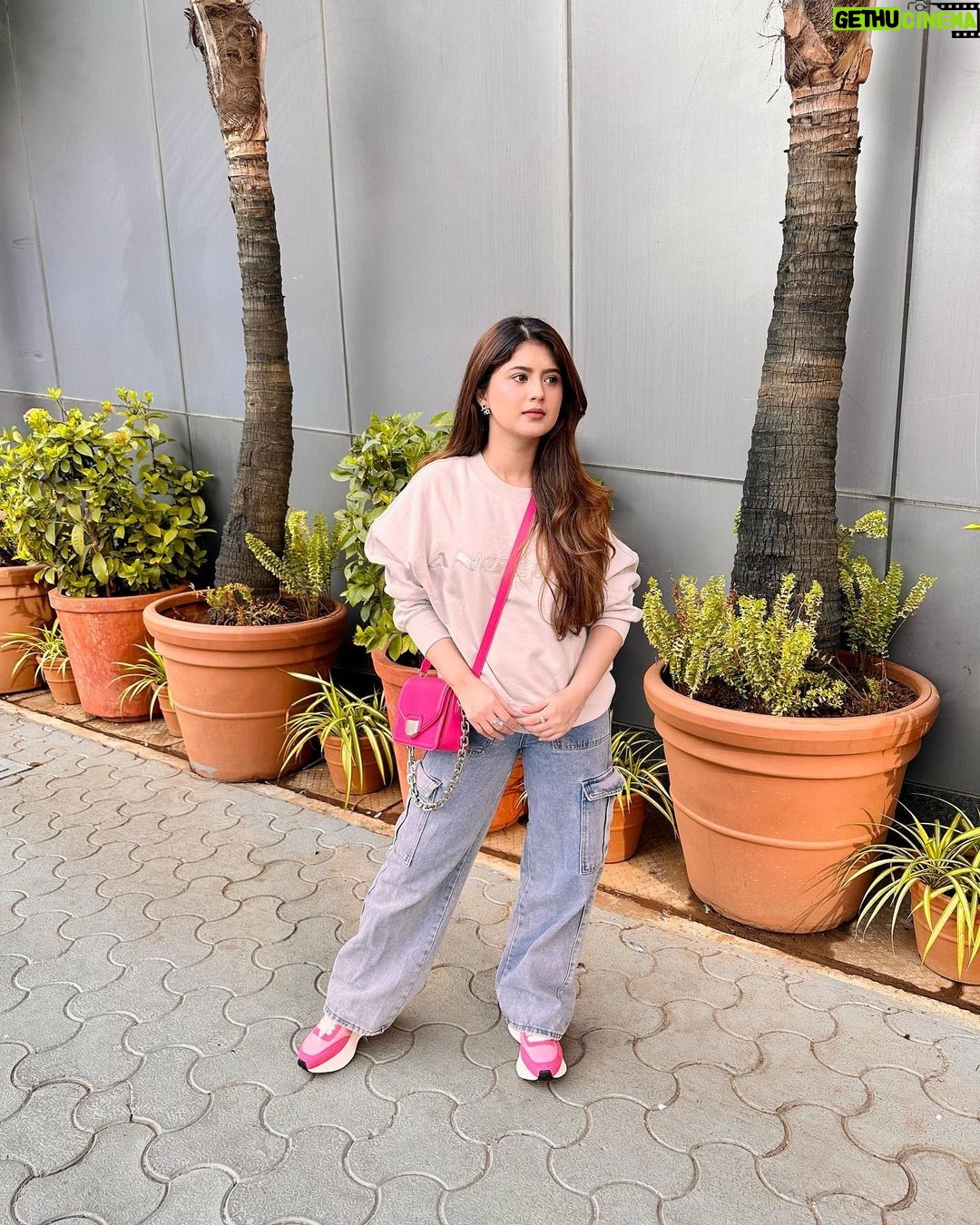 Arishfa Khan Instagram - The best of me is yet to come🎀🫧🌸🎧