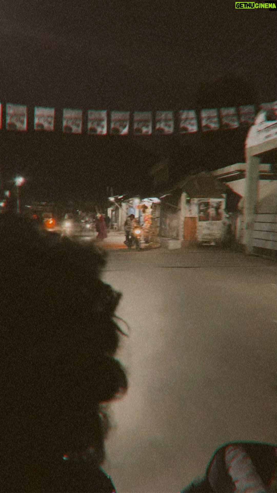Ariyan Mehedi Instagram - Close your eyes and feel the lyrics 🖤