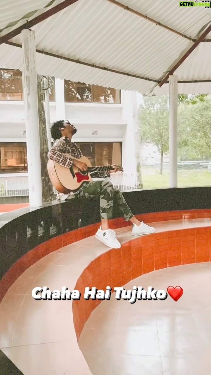 Ariyan Mehedi Instagram - Tried to cover one of my favorite song “Chaha Hai Tujhko” Cover by - Ariyan Mehedi 🇧🇩 @ariyan_mehedidz . . . #chahahaitujhko #ariyanmehedi #90saesthetic #bollywoodsongs #reels #guitar #oldisgold #goodvibes #reels #reelsinstagram #reelsvideo #reelsfeelit #trending #trendingsongs