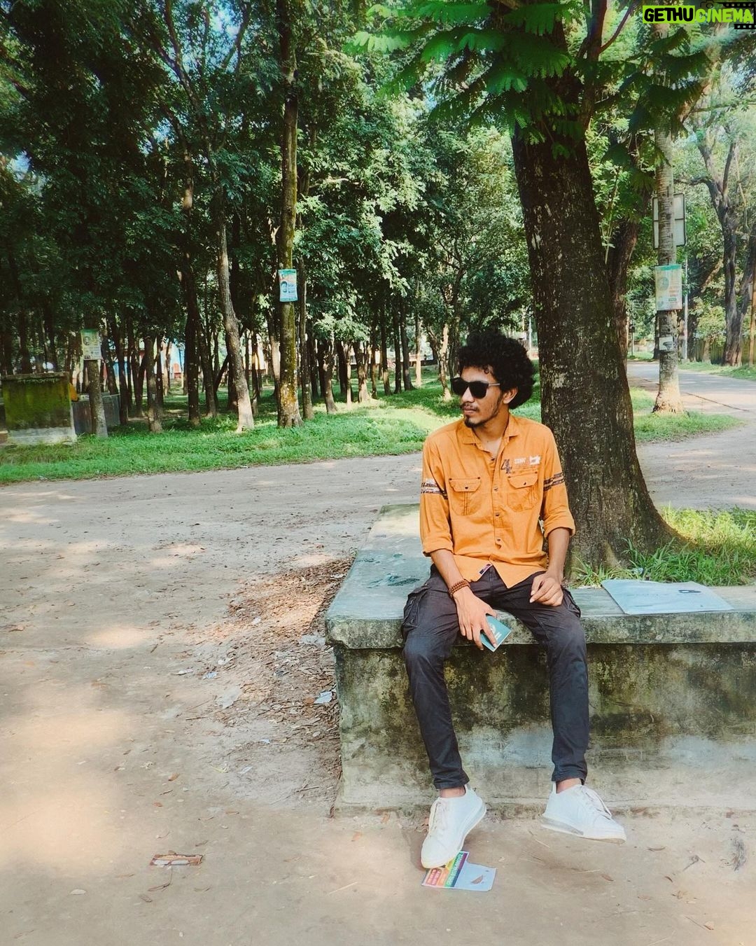 Ariyan Mehedi Instagram - ভেবেছিলাম যাদের ছাড়া জীবন অসম্ভব হয়ে যাবে, তাদের নাম টাই ভুলে গিয়েছি ! 🌚