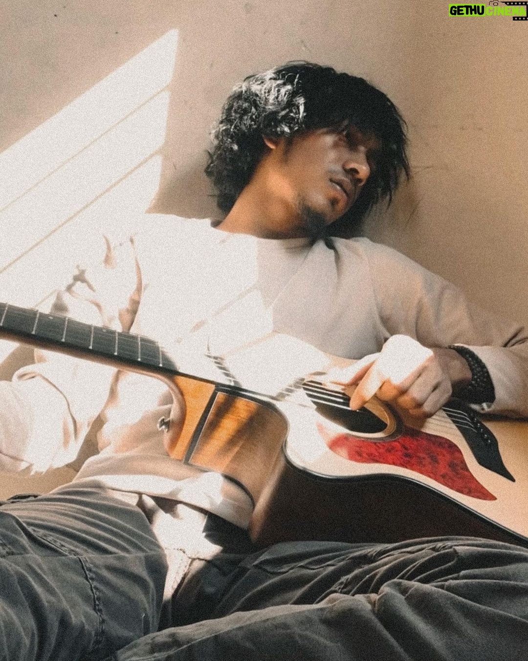 Ariyan Mehedi - 1.5K Likes - Music is life itself..! 💎💛
.
.
.
#ariyanmehedi #instagood #blogger #singer #selfie #bdcommunity🇧🇩🔗 #bdcarmy🇧🇩🔗 #hairfashion #dhakagram #bangladesh #bashundhara #musicianlife #todaysoutfit #photooftheday