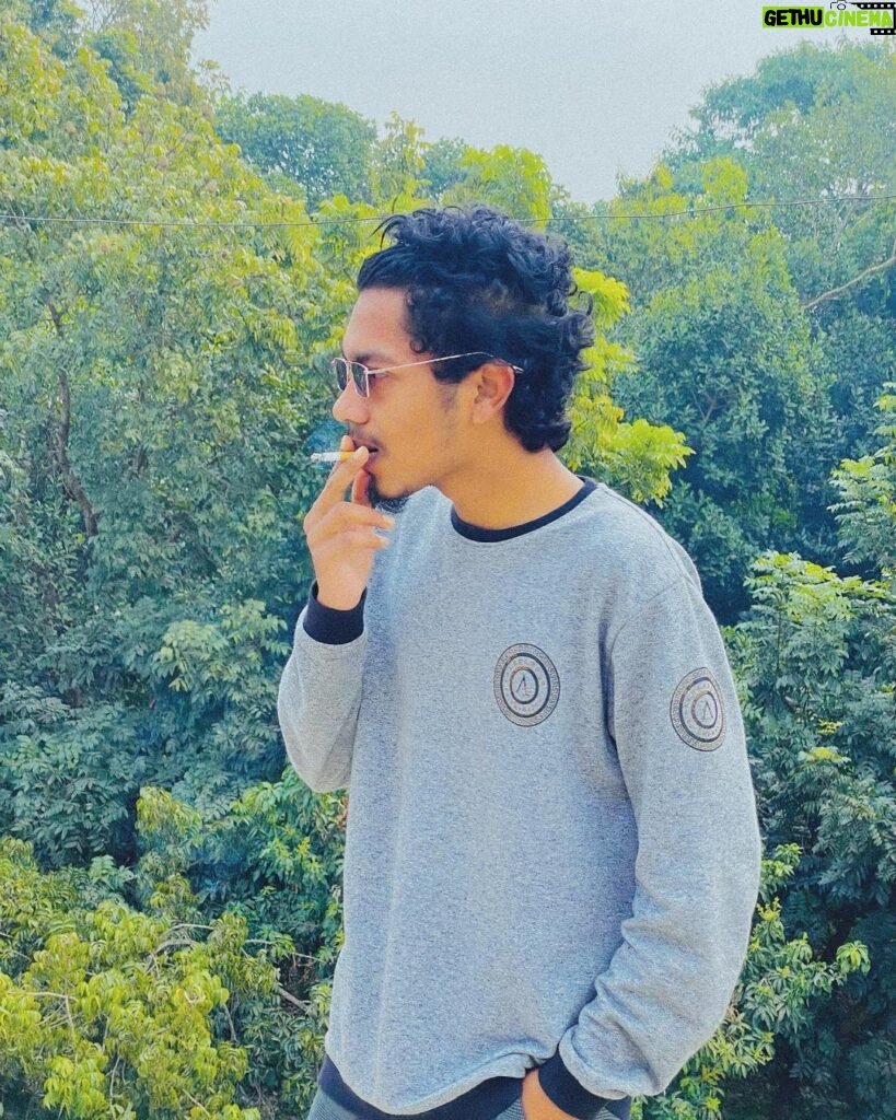 Ariyan Mehedi Instagram - Smokers don’t grow old…they die young!🍒 #ariyanmehedi #bangladesh #bdcommunity🇧🇩🔗 Rangpur City
