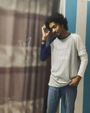 Ariyan Mehedi Instagram - অতীত সবার থাকে 
আপনার আমার সবার 
তবে অতীতকে বর্তমানে আনা বোকামি ছাড়া কিছুই না❤️
#ariyanmehedi