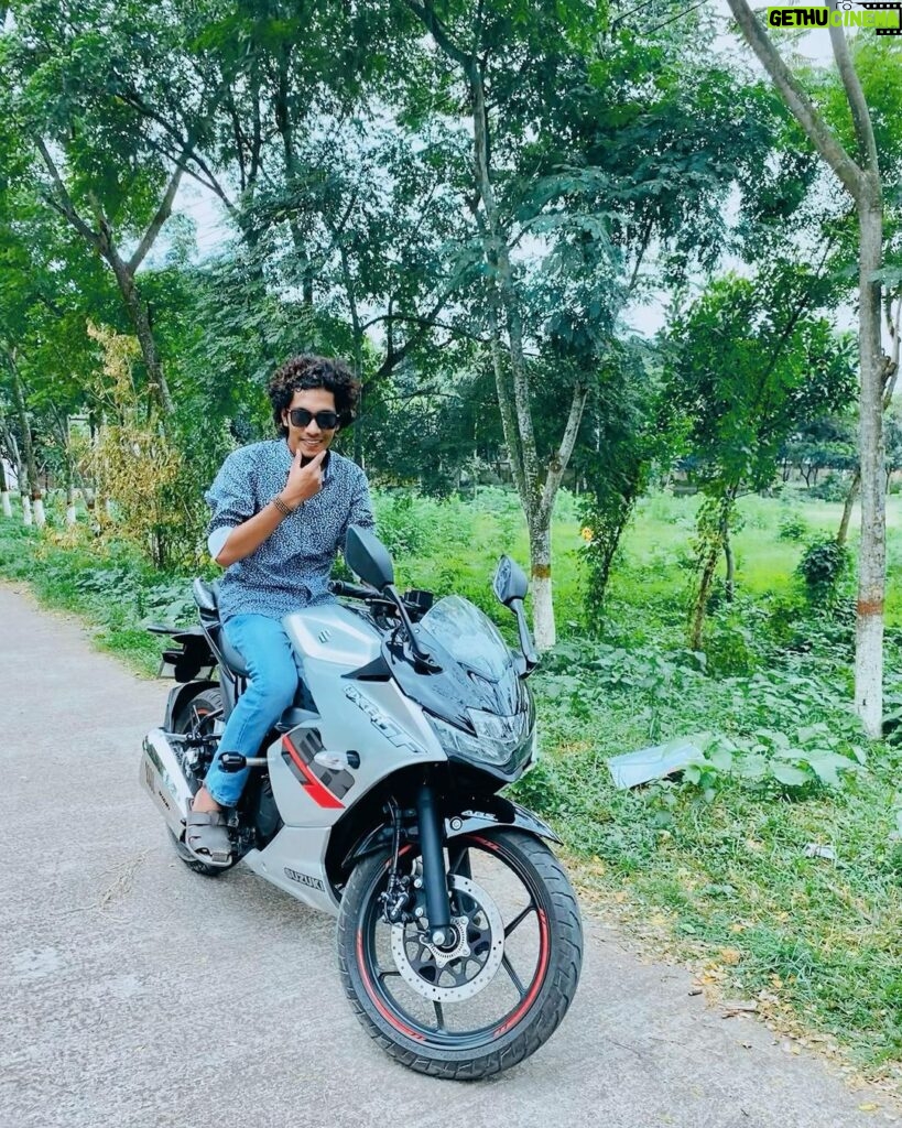 Ariyan Mehedi Instagram - Single Life x Happy Life 😎🖤 #ariyanmehedi Begum Rokeya University,Rangpur