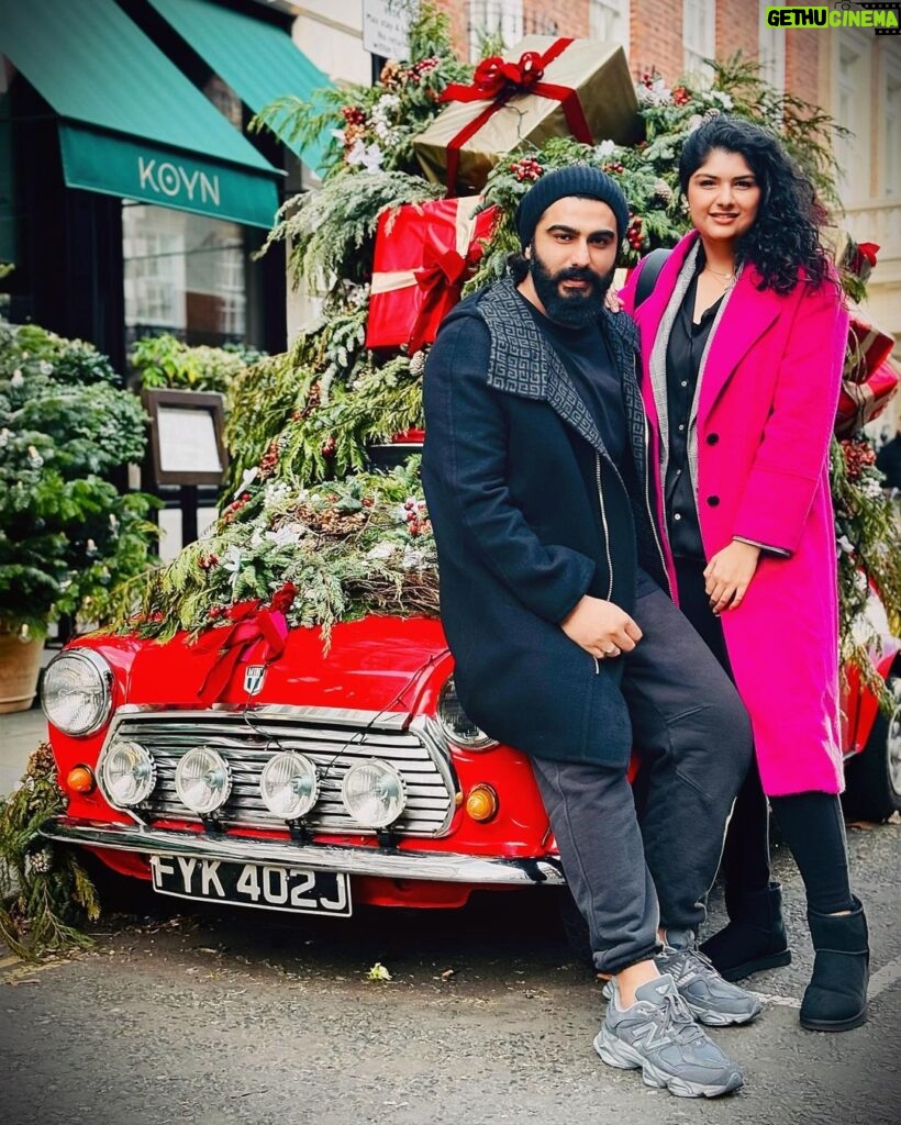 Arjun Kapoor Instagram - The Sibling Getaway… @anshulakapoor ❤️🎄🇬🇧 London, Unιted Kingdom