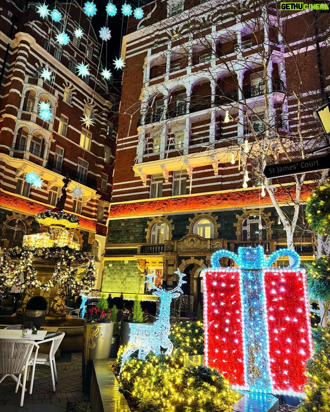 Arjun Kapoor - 324.3K Likes - The Sibling Getaway…
@anshulakapoor ❤️🎄🇬🇧