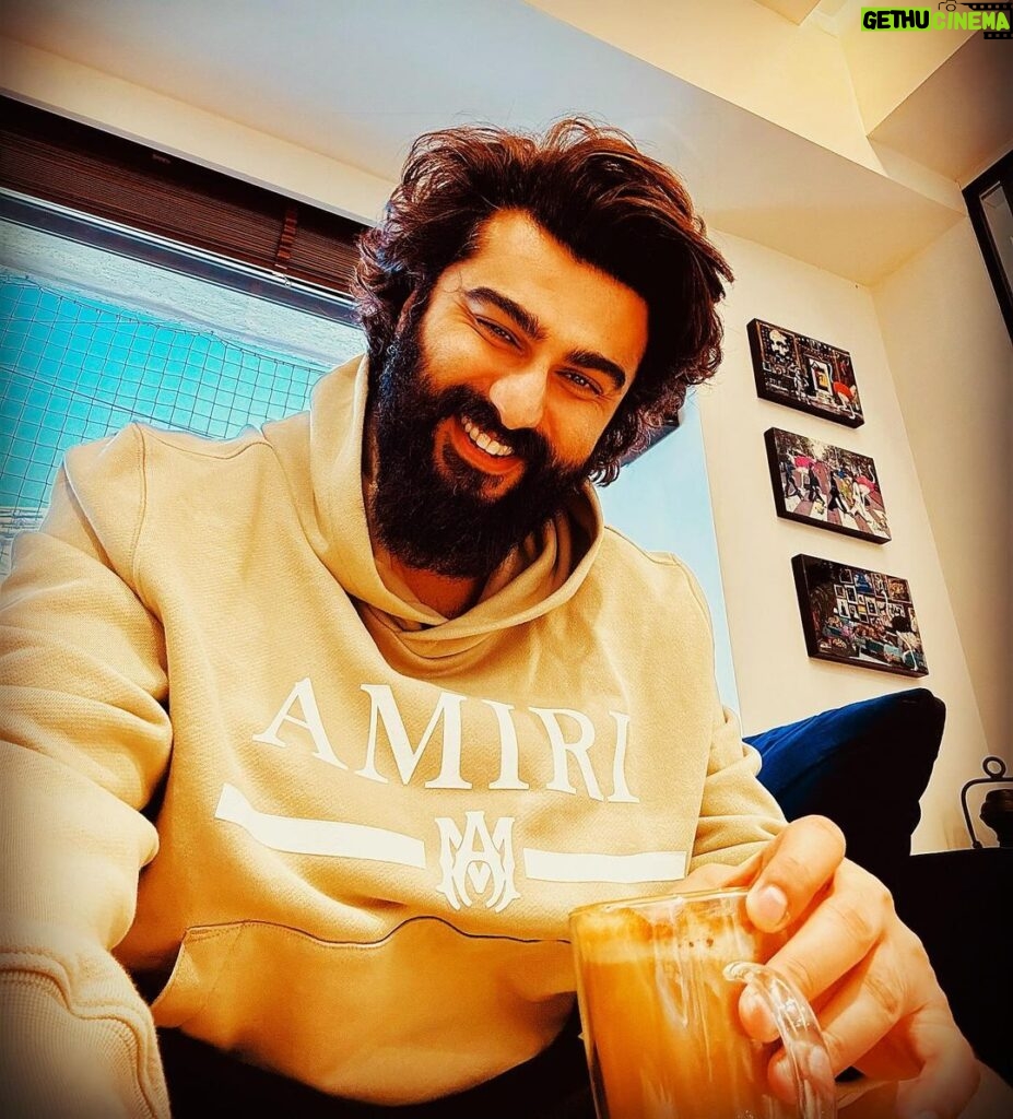 Arjun Kapoor Instagram - Smiling my way into 2024 !!!
