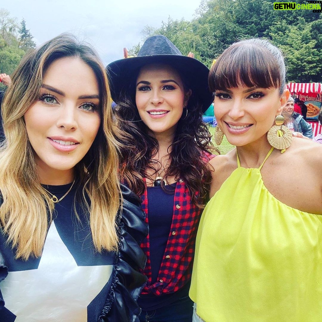 Arleth Terán - 3.1K Likes - Que placer convivir con ustedes y con sus bellos hijos. Aire libre, niños jugando, risas, el mejor sonido del mundo, caritas felices!! @marthajulia_ @karlapineda1