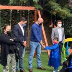 Arleth Terán Instagram - Mi @leonalexanderlaet graduado de segundo de kínder, muy agradecidos con @onelittlehillpreschool por acompañarnos en esta divina aventura, logramos una comunidad que se convirtió en familia donde atesoramos tantos recuerdos desde que Leon llegó a los ocho meses. @javier_sanchez_bernal Hoy cerramos con broche de oro esta linda etapa. GRACIAS POR TANTO AMOR. ♥️👨🏻‍🎓😇🦁💜🦁🙏🏻 #graduacion #orgullo #infancia #vivehoy #vivefeliz #méxico One Little Hill Nursery & Preschool