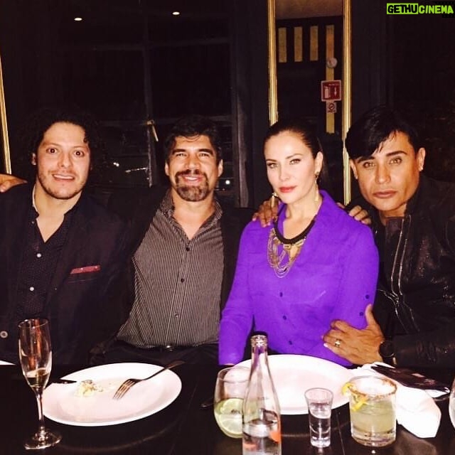Arleth Terán Instagram - Con mi queridos @garzalfonso @albertoestrella.actor @eaeldivo #tbt me la acabo de encontrar. Los quiero mucho. #vivehoy #vivefelíz Mexico City, Mexico