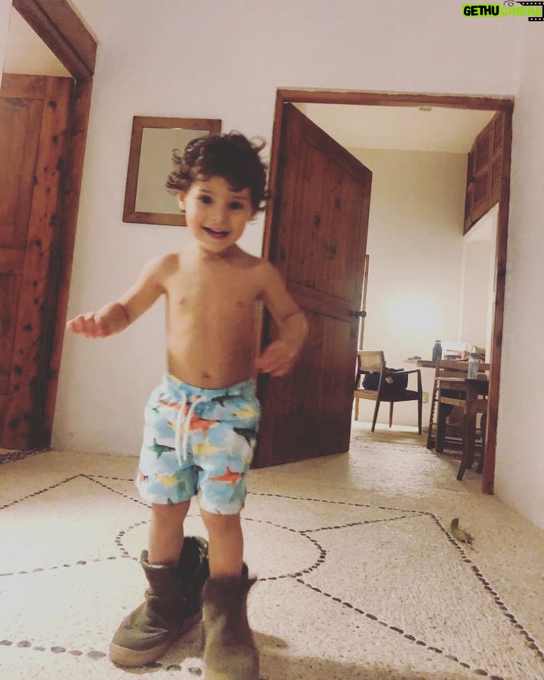 Arleth Terán Instagram - Tendrías que ponerte en mis zapatos para entenderme. Me los pongo mamá 😍😜👼💓💕@leonalexanderlaet TE AMO ♥️ #donleon #hijos #vivehoy #vivefeliz, #pasoapaso Tepoztlán
