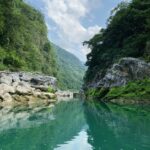 Arleth Terán Instagram – Si estas en #lahuastecaPotosína y te gusta la aventura, no pierdas la oportunidad de hacer los rápidos en el #riotampaon uno de los más bellos de México, con un azul impresionante, verás hermosas avez acompañando tu recorrido, donde encontrarás un paz alucinante en sus aguas calmas, y vivirás adrenalina pura, cruzando sus aguas bravas.  Pará hacer #rafting te recomiendo lo hagas con nuestros amigos de http://bit.ly/2Pr59RF  que son todos unos profesionales en el tema. Estos rápidos son nivel tres. Ellos te piden llevar, zapatos para agua, bloqueador y muchas ganas de divertirte. Gracias @andypanda___ #turismo #huastecapotosina Huasteca Potosina SLP